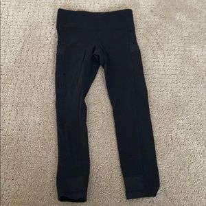 Black cropped ivivva leggings
